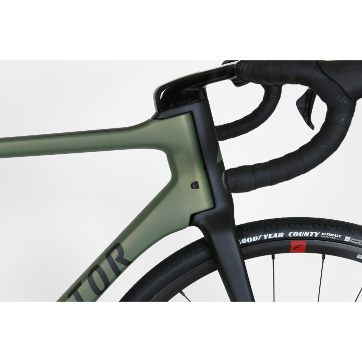 Factor ViSTA SRAM Rival eTap AXS su Black Inc Thirty Clincher Disc Brake CeramicSpeed SRAM XDR Hunter Green gravel dviratis